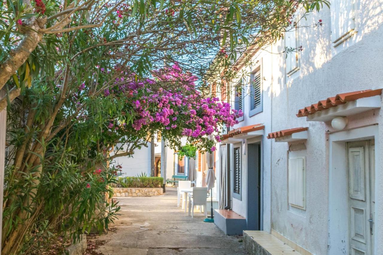 Holiday House Punta Blue & Orange 5M From The Sea, Island Cres Punta Kriza Exterior photo