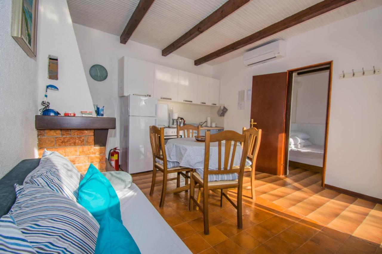 Holiday House Punta Blue & Orange 5M From The Sea, Island Cres Punta Kriza Exterior photo